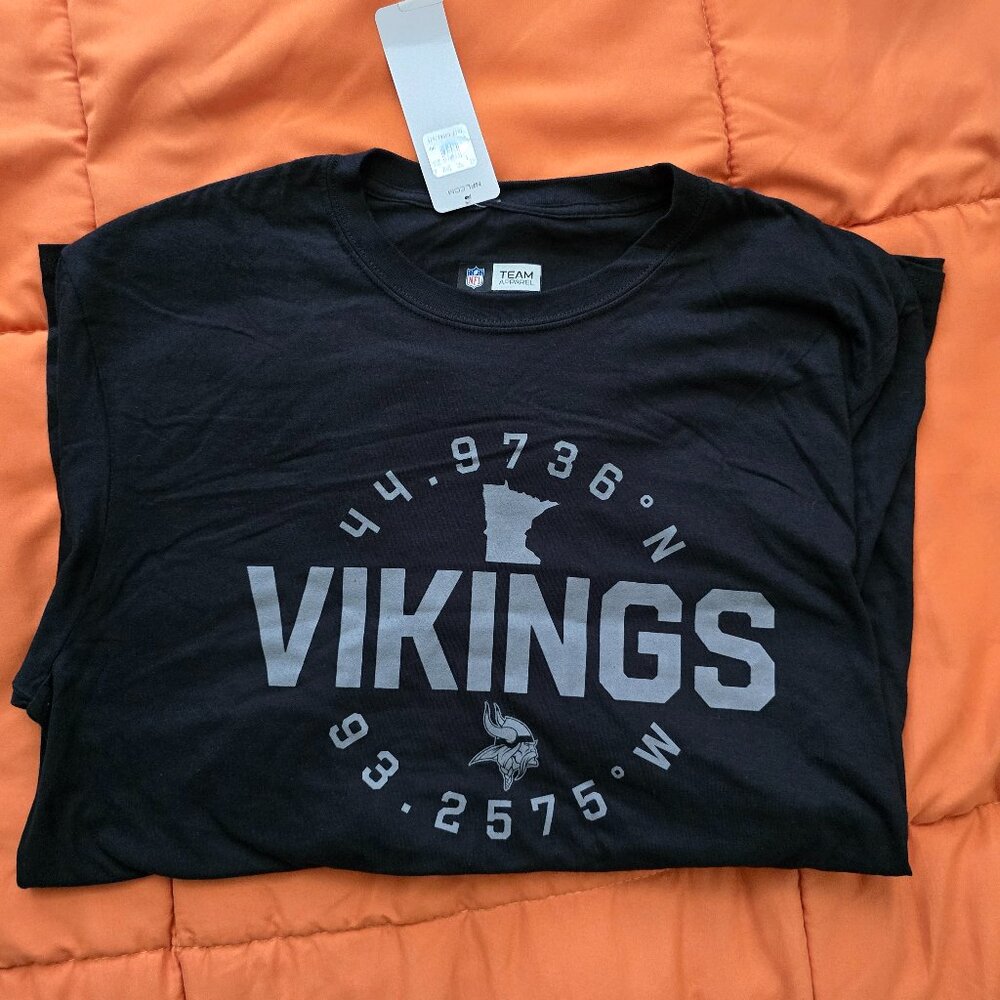 NFL Team Apparel Minnesota Vikings Long Sleeve Shirt- Large